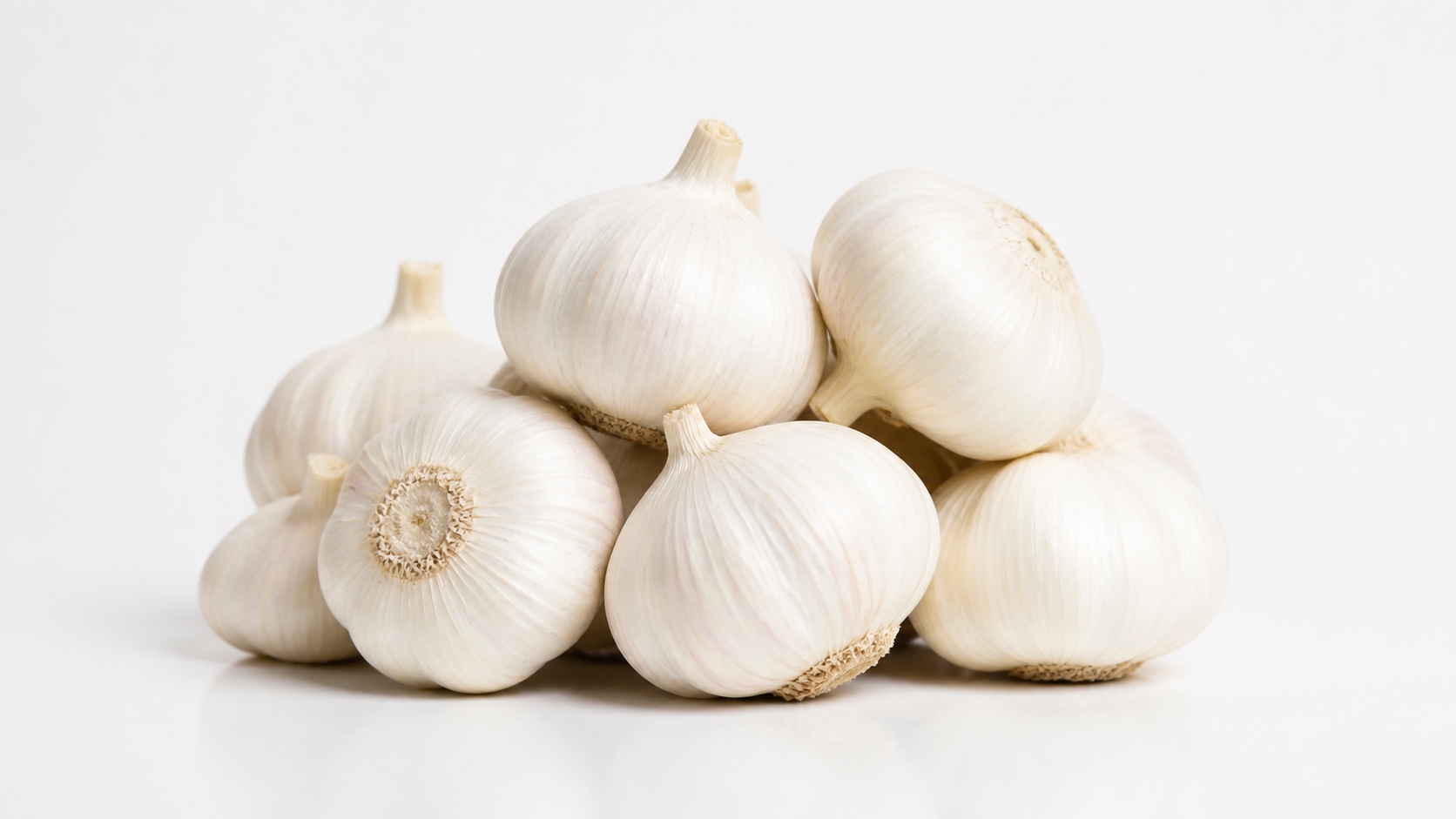 Premium fresh garlic bulbs